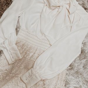 • cream lace skirt